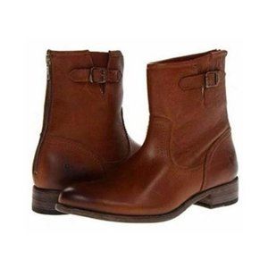 FRYE Women's Pippa Back Zip Short Boot Cognac
